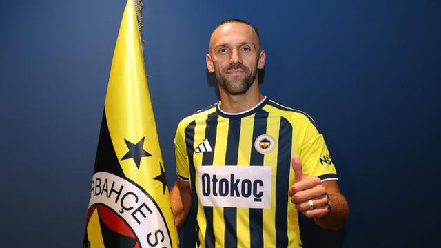 Fenerbahçe'de Heyecanlandıran Günler: Vedat Muriqi Sahada, Nathan Ake Kampta