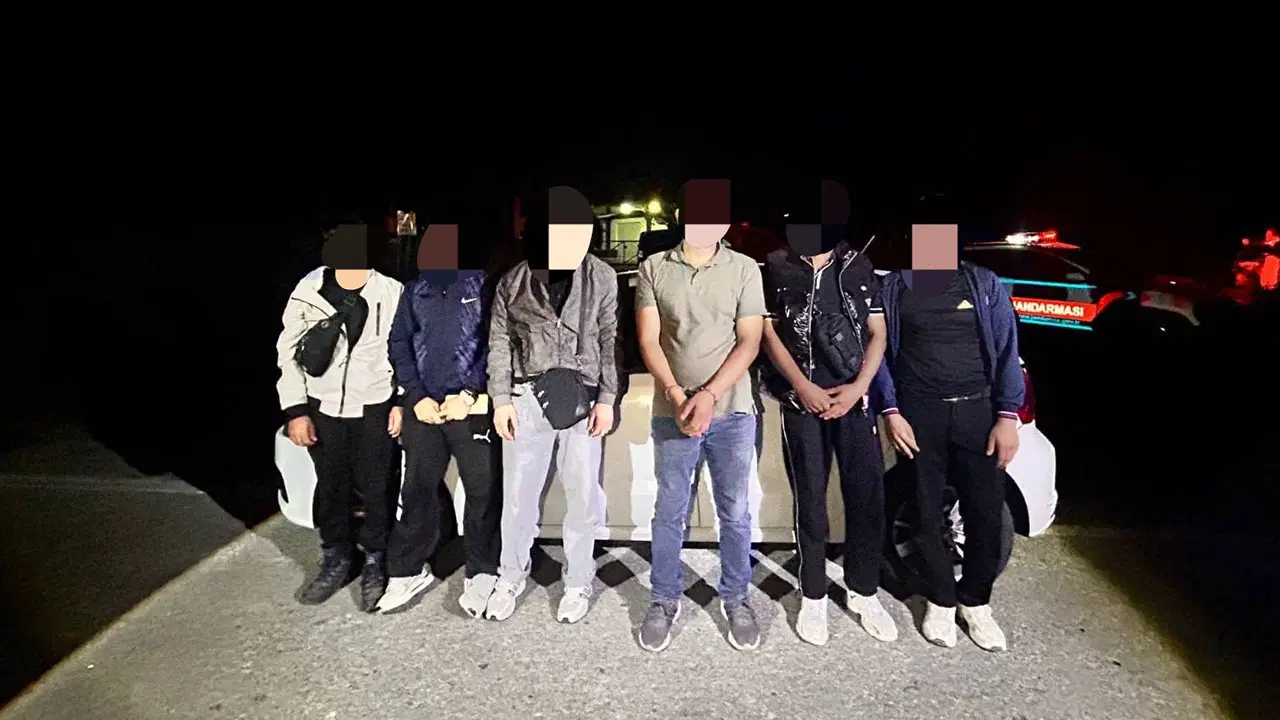 Edirne'de Durdurulan Araçtan 5 Kaçak Göçmen Çıkarıldı