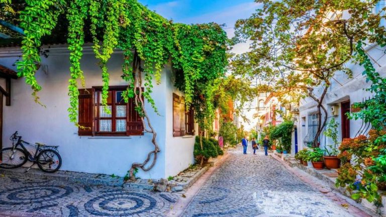 Bozcaada nerede ve nasıl gidilir? Bozcaada'da gezilecek yerler nereleridir?