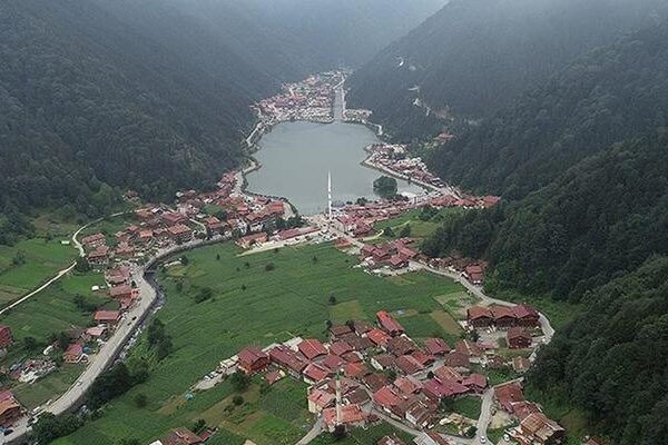 Bakan Kurum’dan açıklama! Uzungöl çevresi kaçak yapılardan temizlenecek