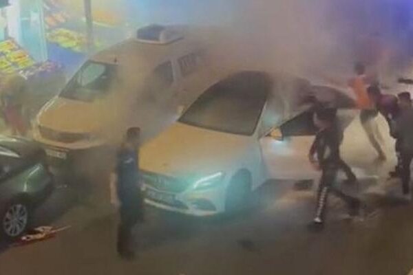 Galatasaray Şampiyonası kutlamaları gölgeye düştü! Bir araç kullanılamaz hale geldi