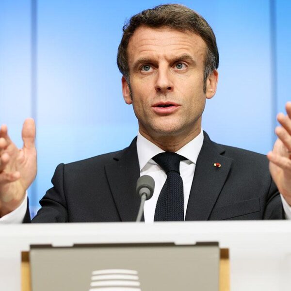 Macron İsrail'den İran'ın nükleer programıyla hiçbir ilgisi olmayan saldırılarına son vermesini istedi