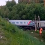 Rusya'daki Otoyol Köprüsü Yolcu Trenine Yıktı: 7 Ölü