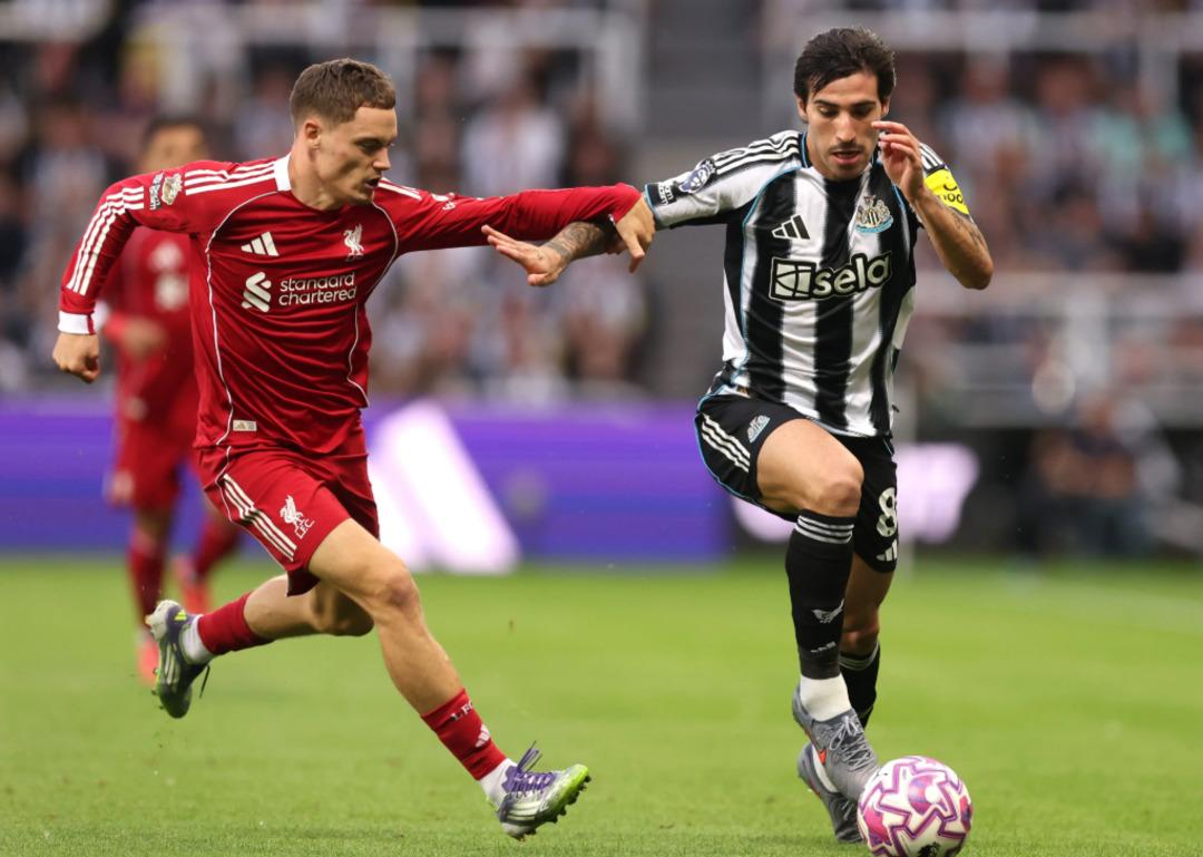 Premier Lig'de inanılmaz bir şey oldu! Liverpool 10 dakika içinde geri döndü ... Newcastle United I 16 Rio Ngumoha Yok Edildi 3