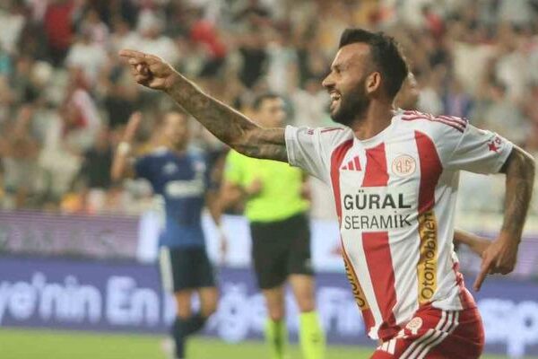 Antalyaspor, Kasmpaşa'yu ligin ilk haftasında devrildi!