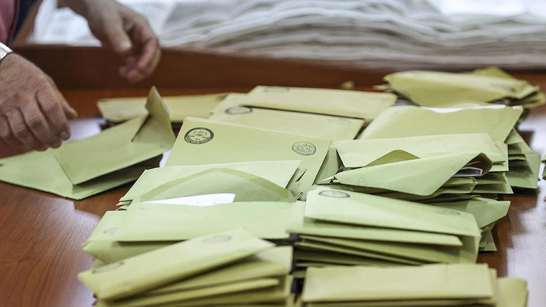 Yeni Seçim Araştırması Yayınlandı! CHP ve AK partisi arasındaki fark dikkat çekti ... Gürsel Tekin Soru 3'e şaşırtıcı bir cevap