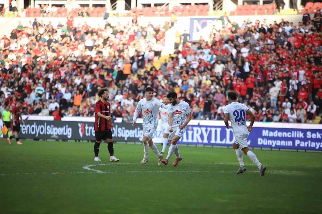 4 gollü karşılaşmada kazanan çıkmadı! Gaziantep FK, Çaykur Rizespor'a evinde mağlup olmadı... 2