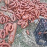 Ankara’da Boş Araziye Yüzlerce Kilo Sucuk ve Salam Bırakıldı