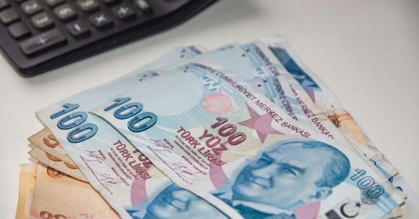 Memur ve emekli maaşlarına ek zam gelecek mi? 2026 artış oranı ne olacak?