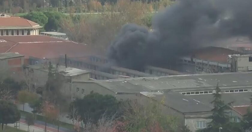 İstanbul’da Fabrika Alev Alev Yandı