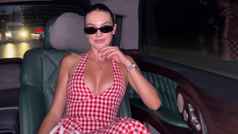Melis Sezen tatile çıktı! Bikinisini giyip fiziğini sergiledi