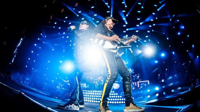Scorpions 33 yıl sonra İstanbul’da! Aynı stadyumda tarihi yeniden yazdı