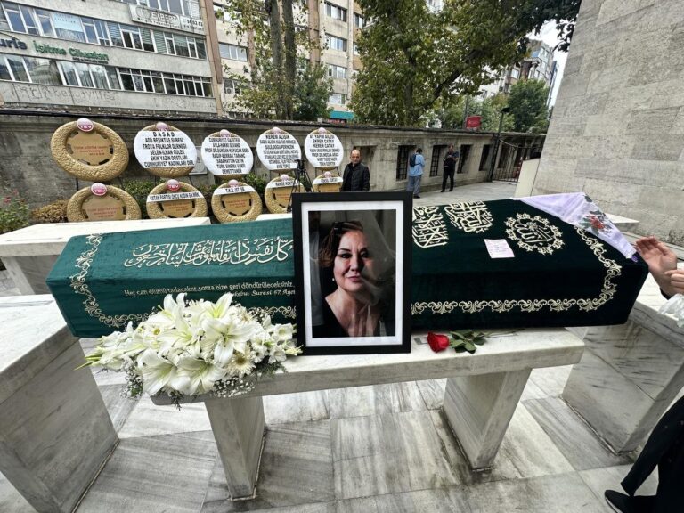 Gülsen Tuncer’e veda! Halil Ergün gözyaşlarını tutamadı